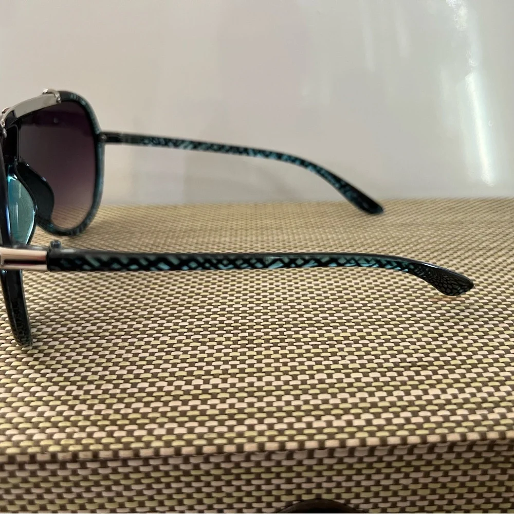 Sunglasses - Picture 4 of 4